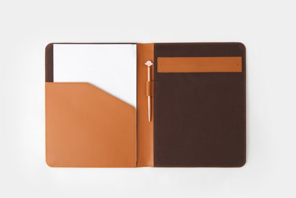 D05A1499 The Nomad Journal